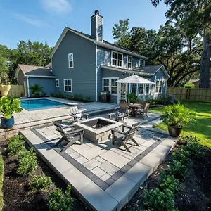 Holiday home Luxury House W/ Backyard Oasis. Heated Pool., Hilton Head Island
